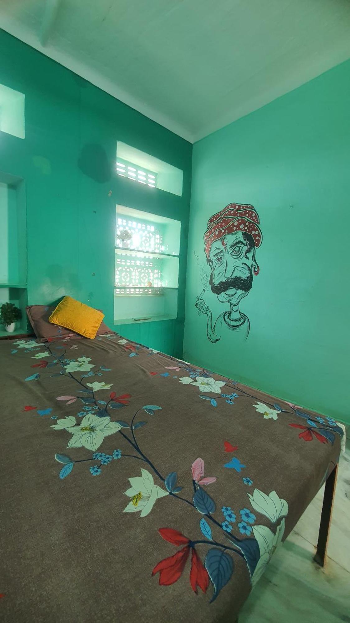 Anand Hostel بوشكار المظهر الخارجي الصورة