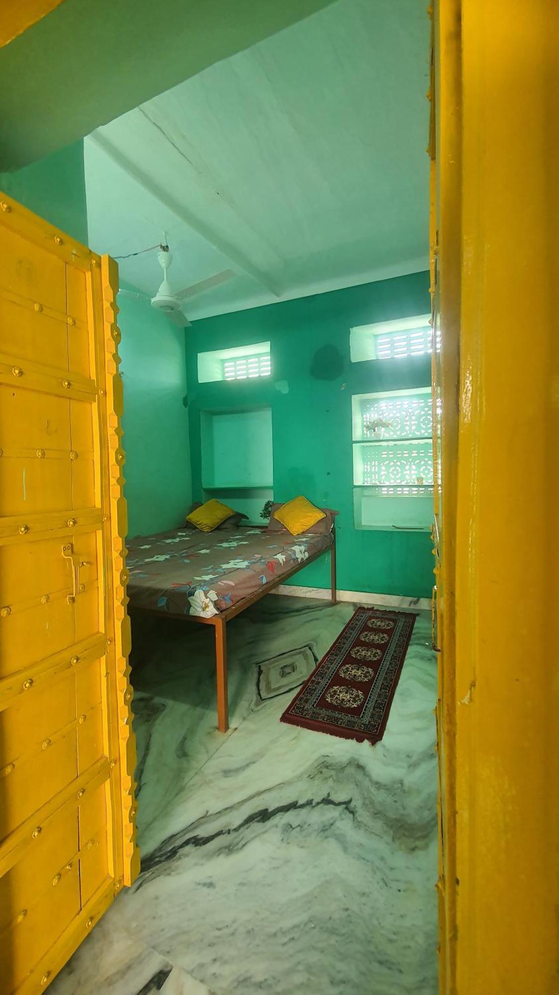 Anand Hostel بوشكار المظهر الخارجي الصورة