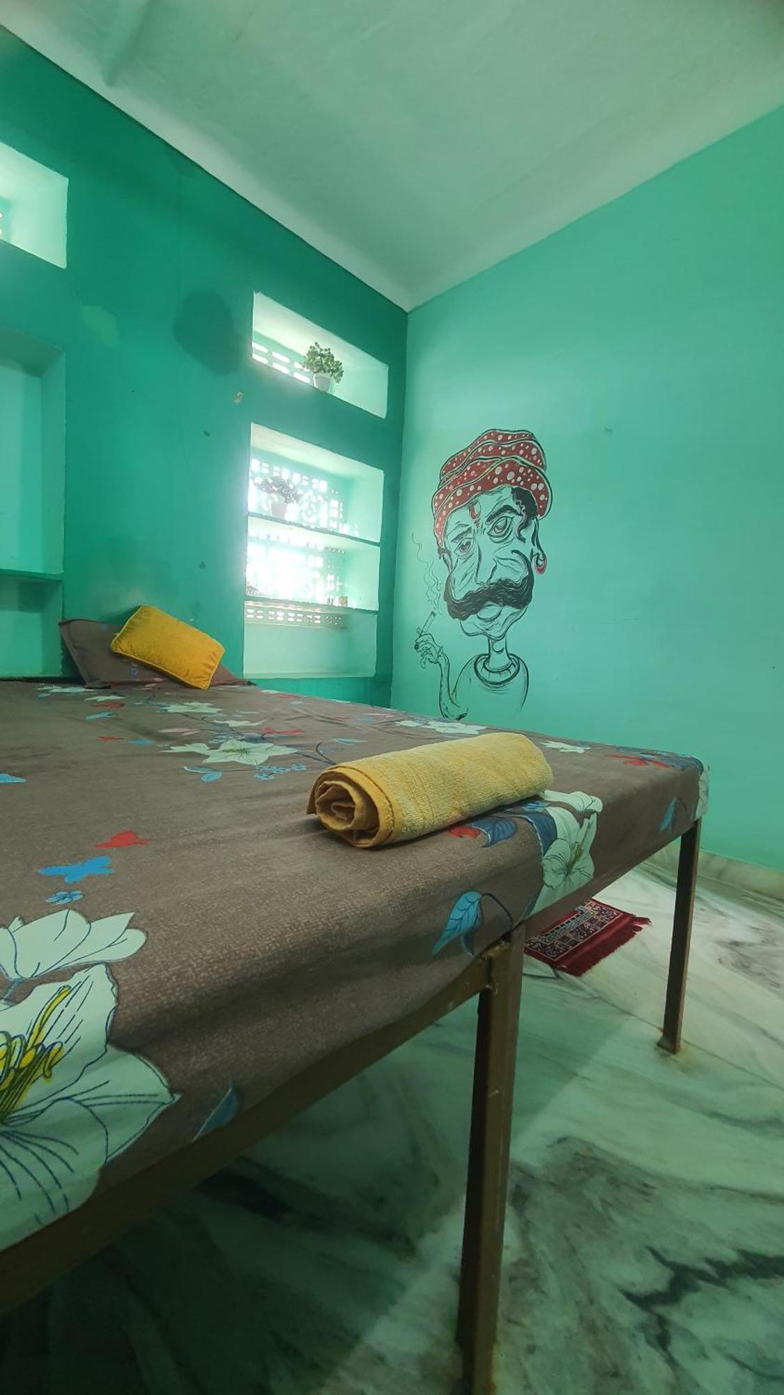 Anand Hostel بوشكار المظهر الخارجي الصورة