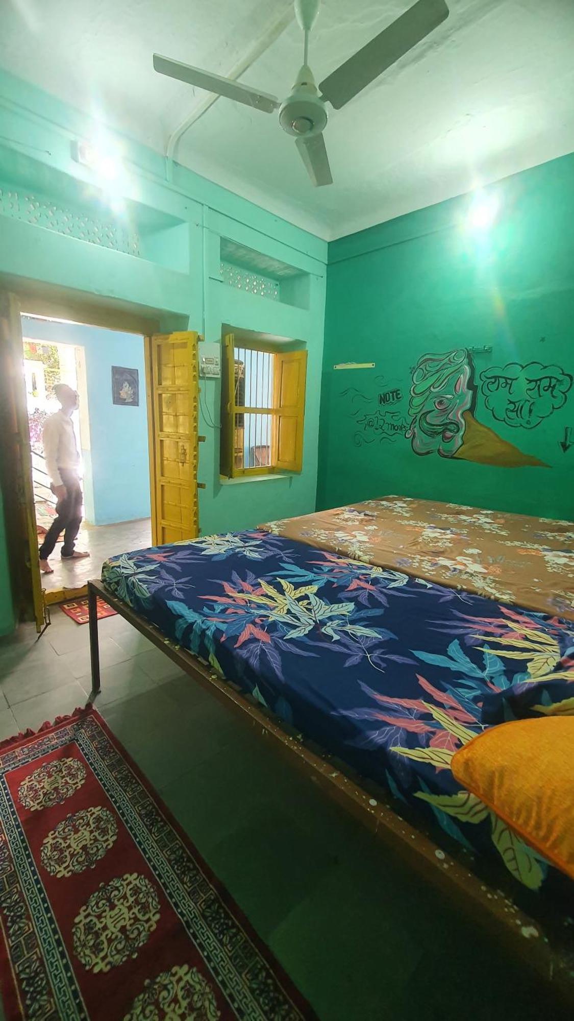 Anand Hostel بوشكار المظهر الخارجي الصورة